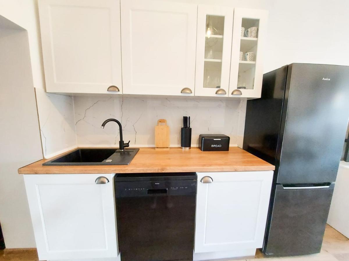 Ratusz Na 5 Apartment เยเลเนียกูรา ภายนอก รูปภาพ