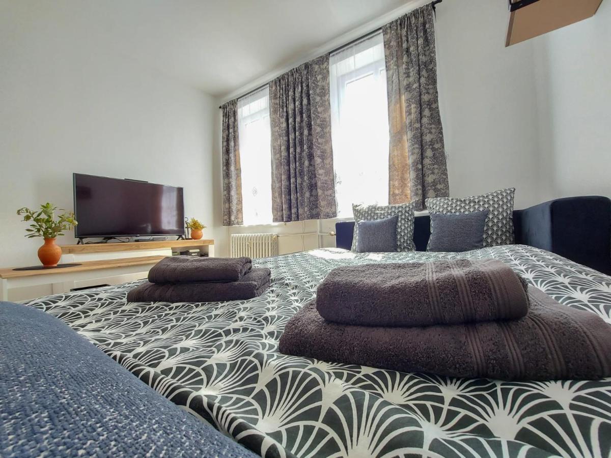 Ratusz Na 5 Apartment เยเลเนียกูรา ภายนอก รูปภาพ